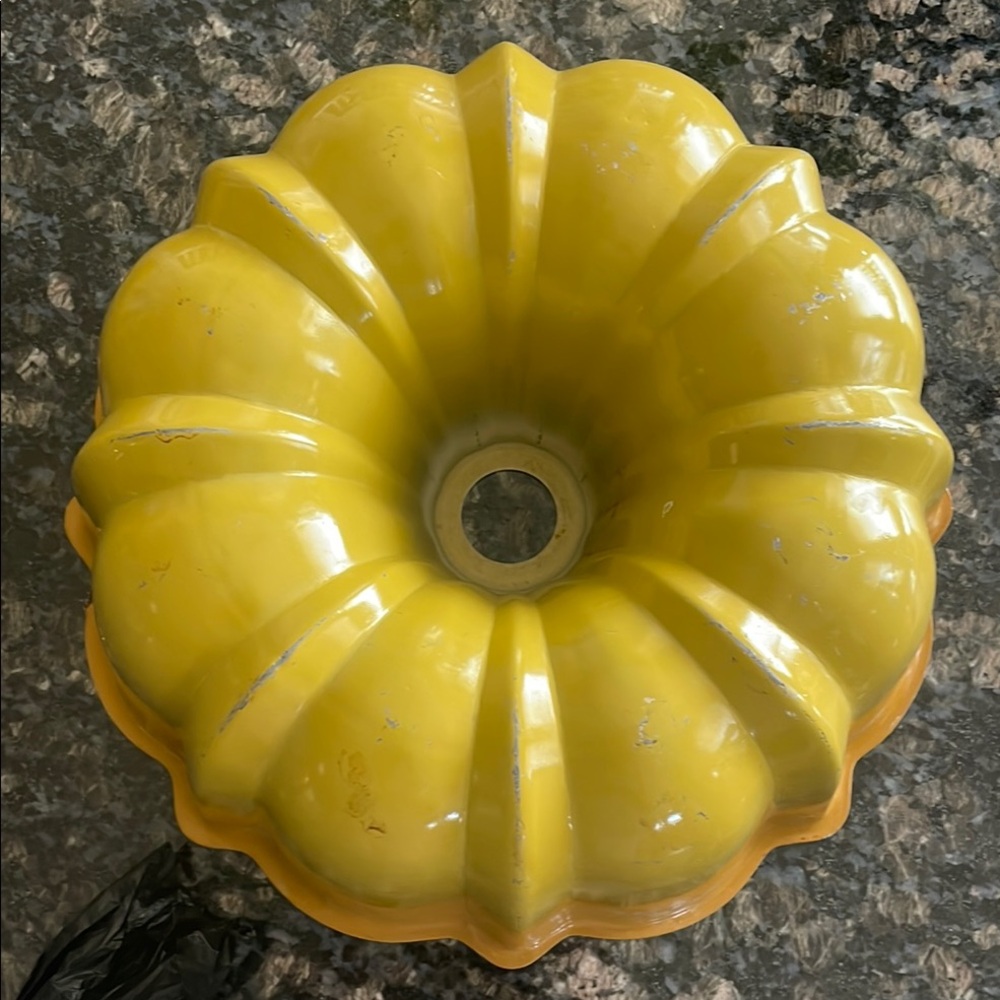 Yellow Bundt Cake Pan
